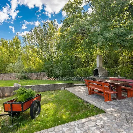 Awesome In Malinska With Wifi Vikendica Gostinjac