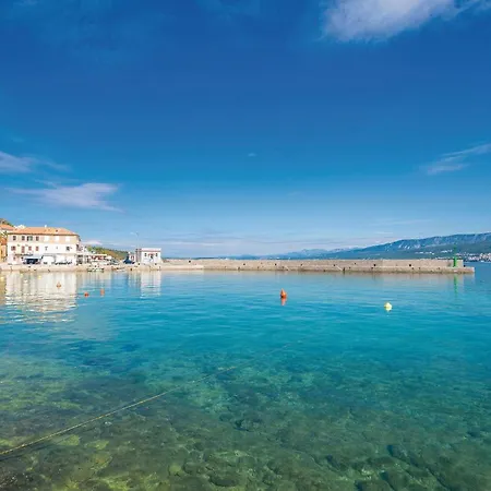 Stunning In Malinska * Gostinjac